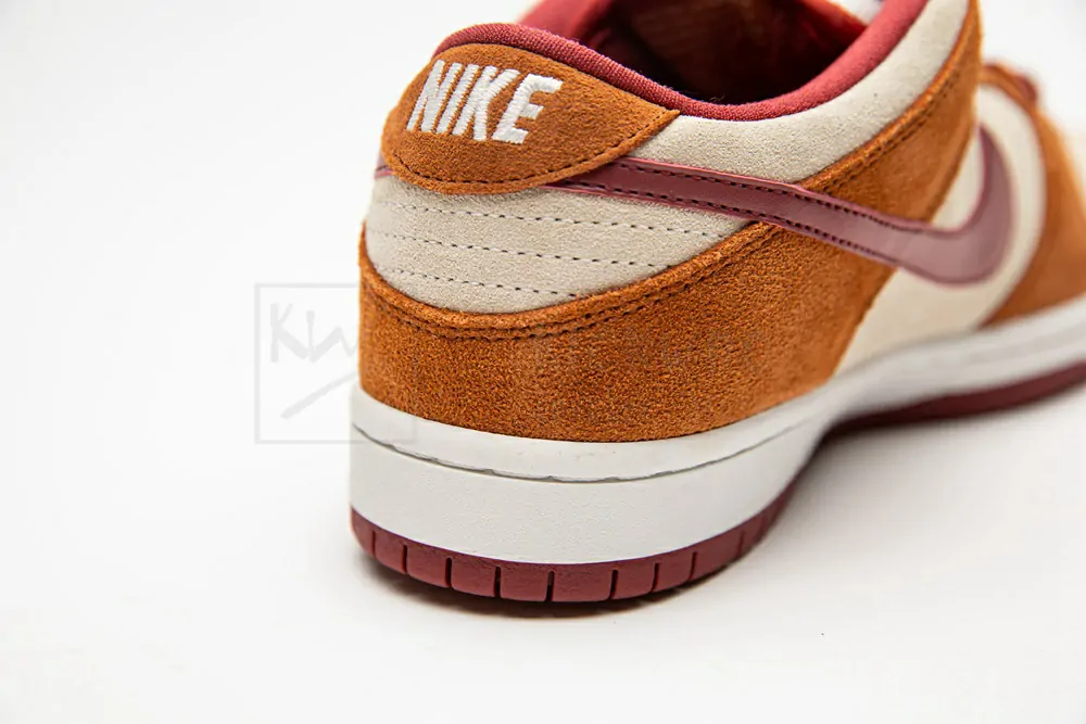 nike sb dunk low pro dark russet cedar bq6817 202