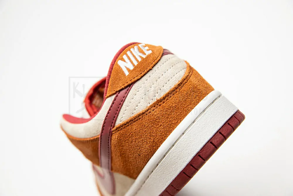 nike sb dunk low pro dark russet cedar bq6817 202