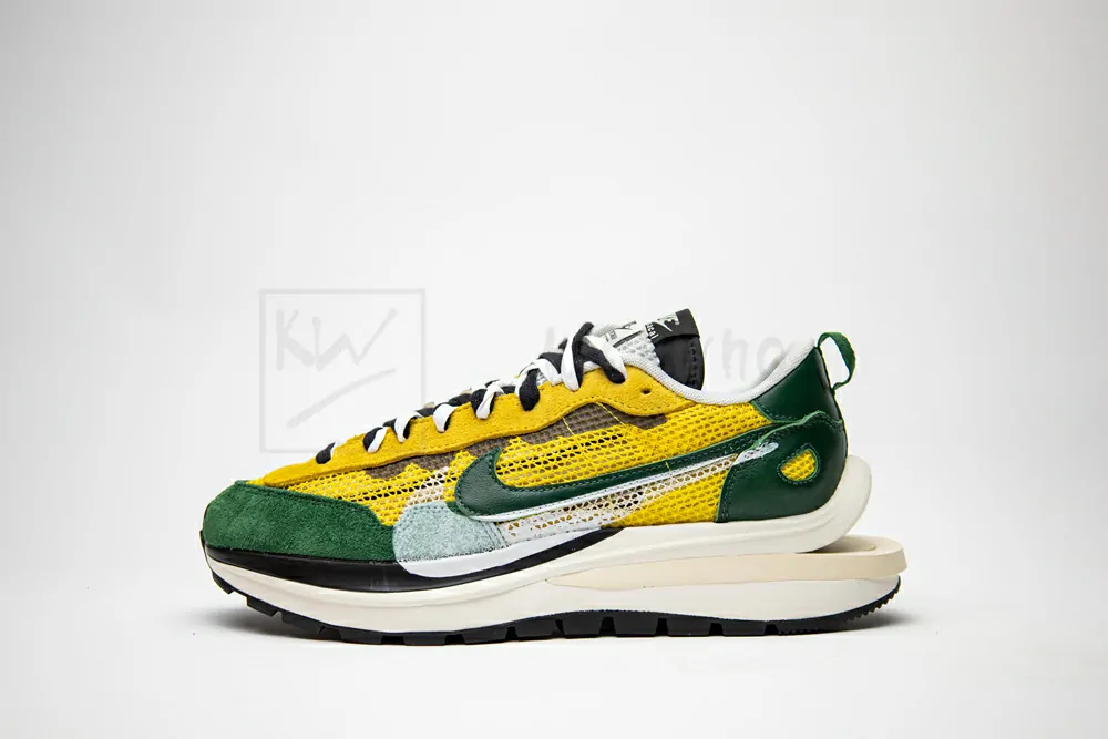 nike vaporwaffle sacai tour yellow stadium green godkiller cv1363-700