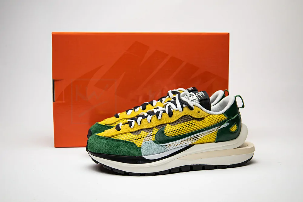 nike vaporwaffle sacai tour yellow stadium green godkiller cv1363-700