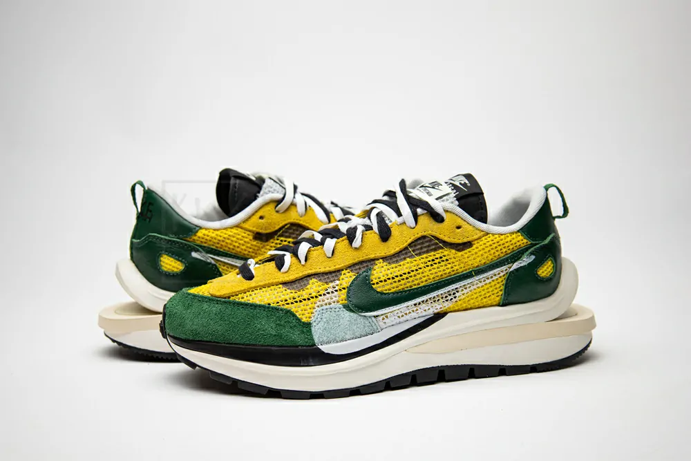 nike vaporwaffle sacai tour yellow stadium green godkiller cv1363-700