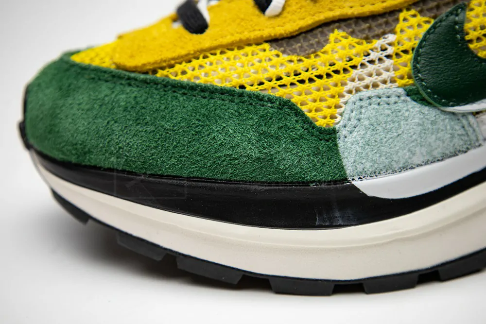 nike vaporwaffle sacai tour yellow stadium green godkiller cv1363-700