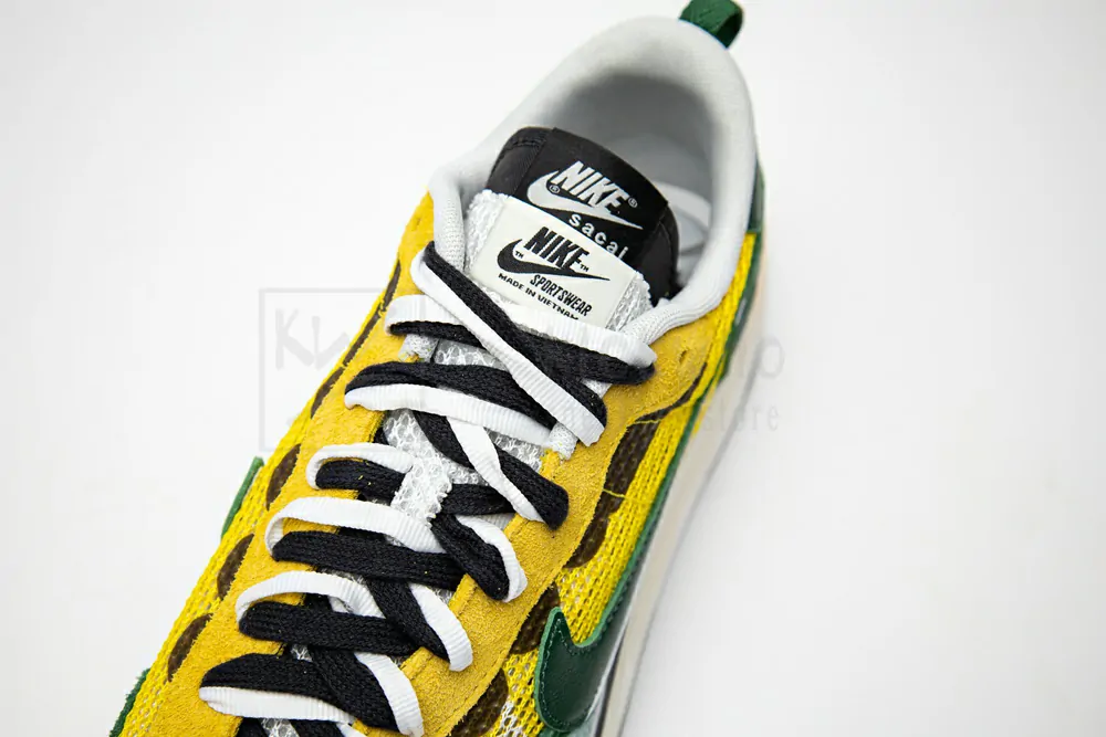 nike vaporwaffle sacai tour yellow stadium green godkiller cv1363-700