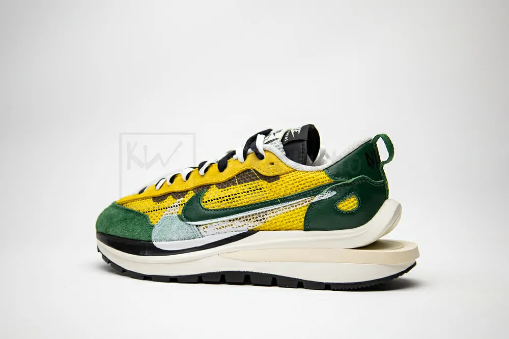 nike vaporwaffle sacai tour yellow stadium green godkiller cv1363-700