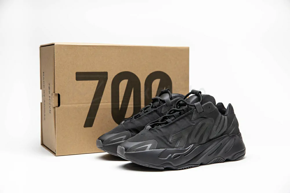 yeezy boost 700 mnvn 