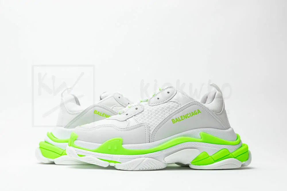 balenciaga wmns triple s sneaker 