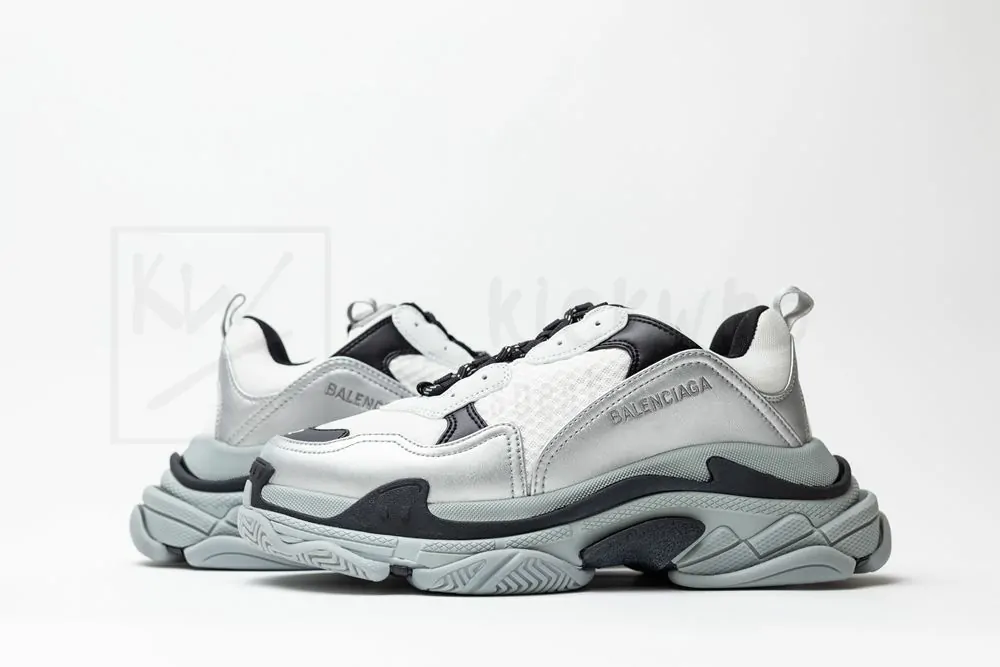 balenciaga wmns triple s sneaker 