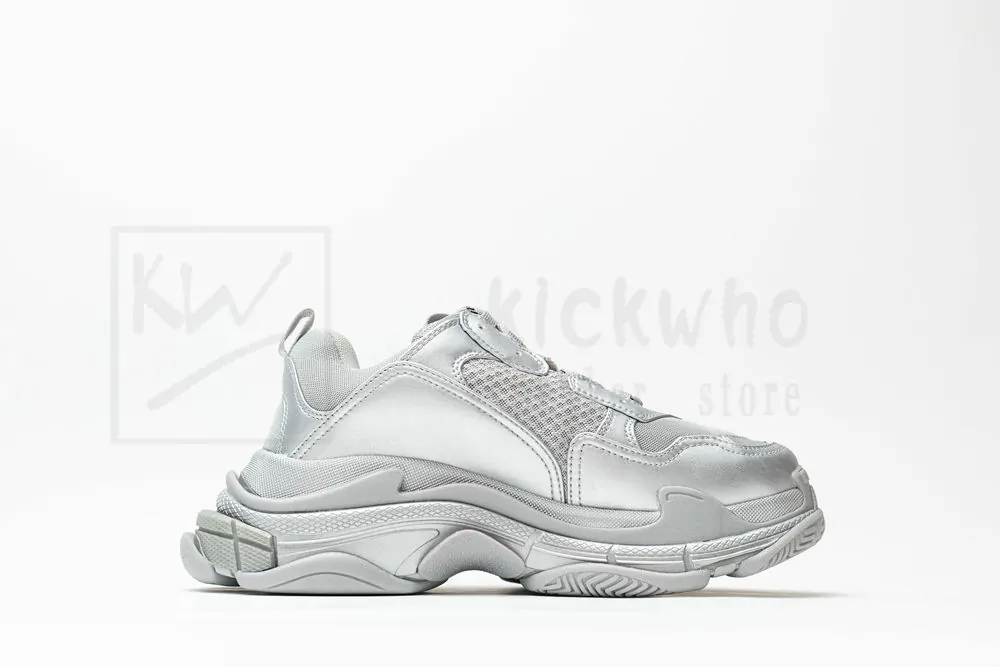 balenciaga wmns triple s sneaker 