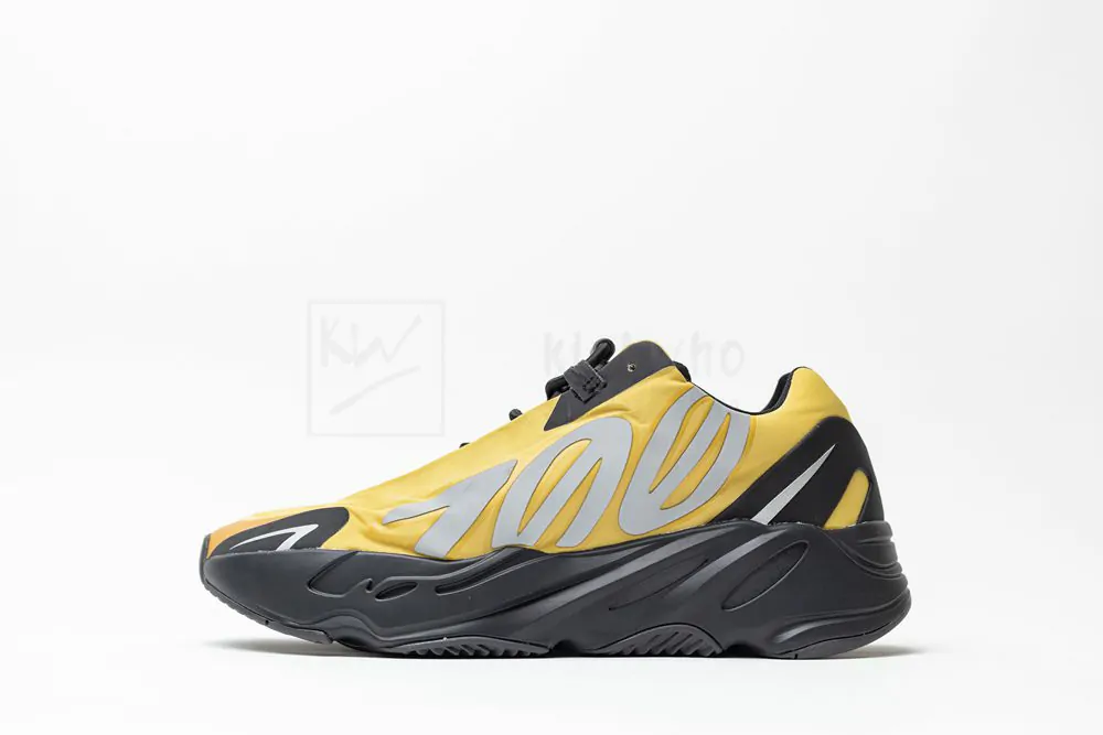 yeezy boost 700 mnvn 