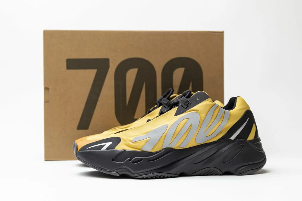 yeezy boost 700 mnvn 