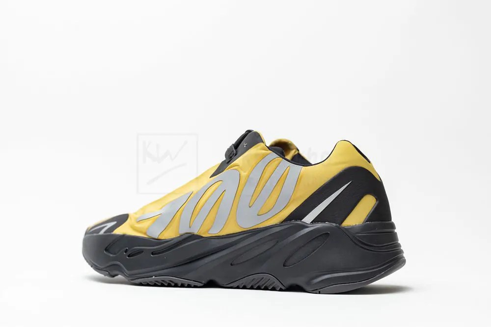 yeezy boost 700 mnvn 