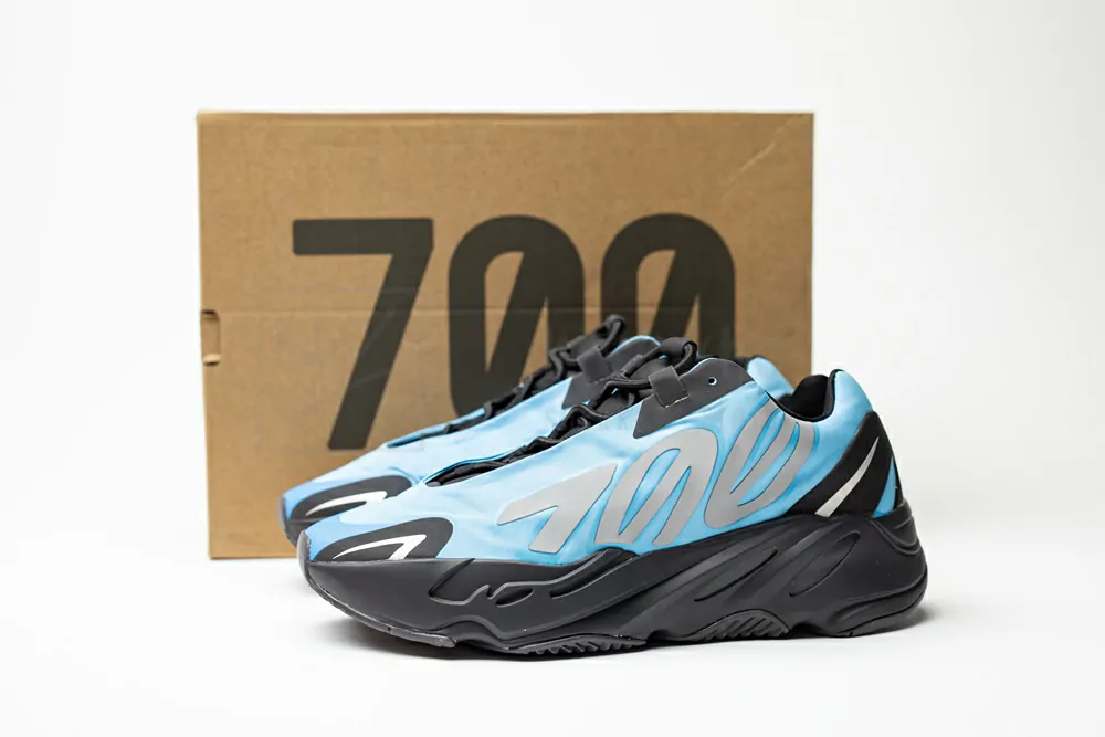 yeezy boost 700 mnvn 