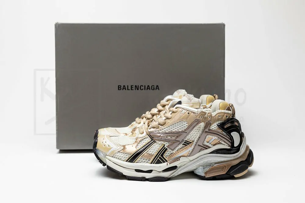 balenciaga runner beige