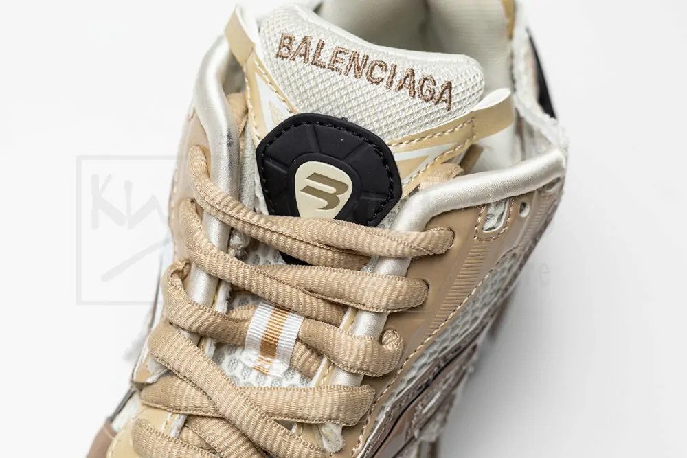 balenciaga runner beige