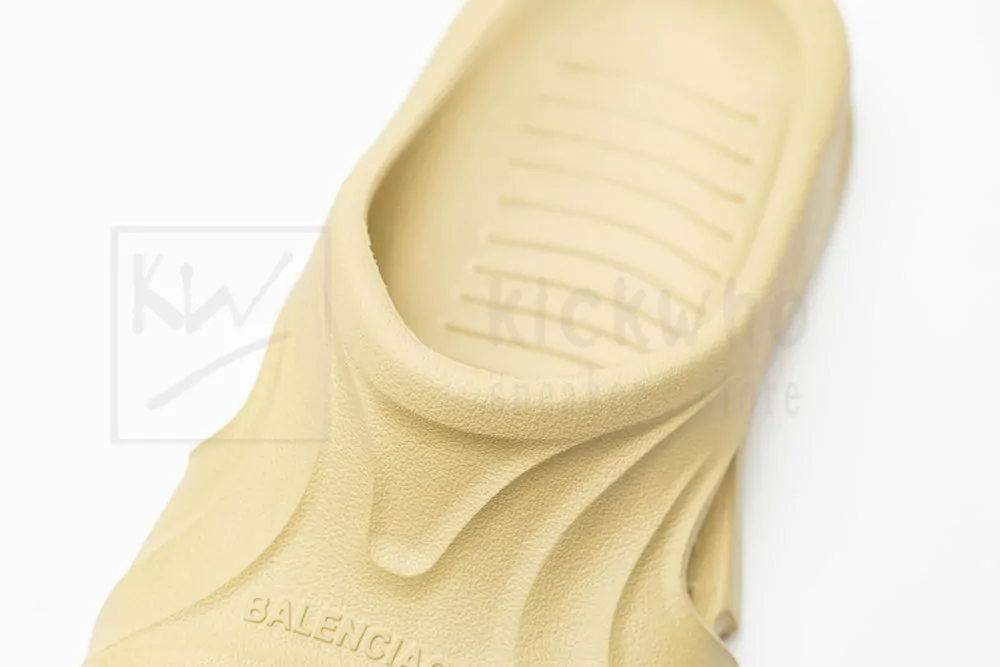 balenciaga mold slide sandal beige