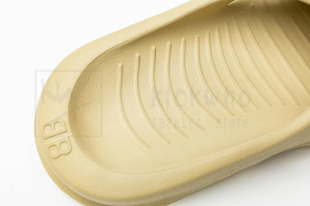 balenciaga mold slide sandal beige