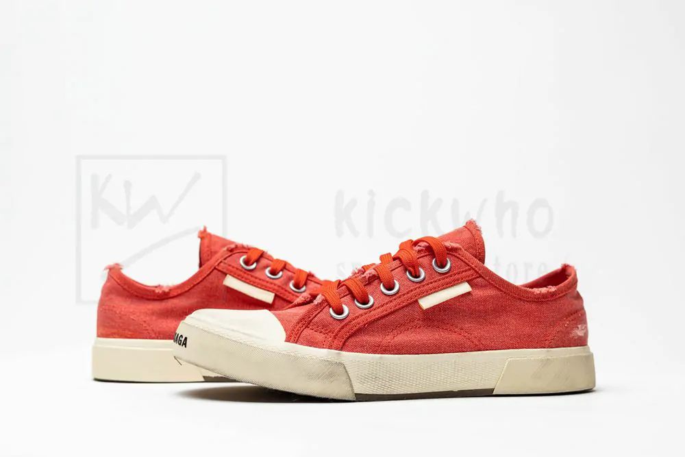 balenciaga paris low sneaker in red