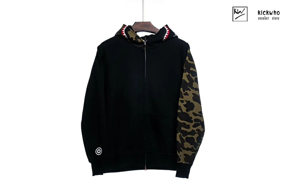 bape black zip hoodie(half camo)