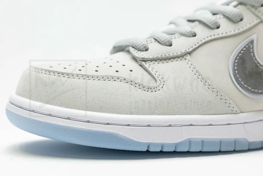 nike sb dunk low white lobster