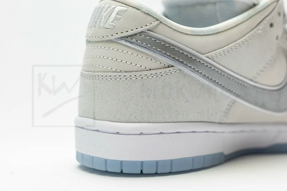 nike sb dunk low white lobster