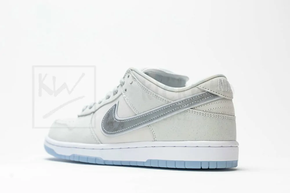 nike sb dunk low white lobster