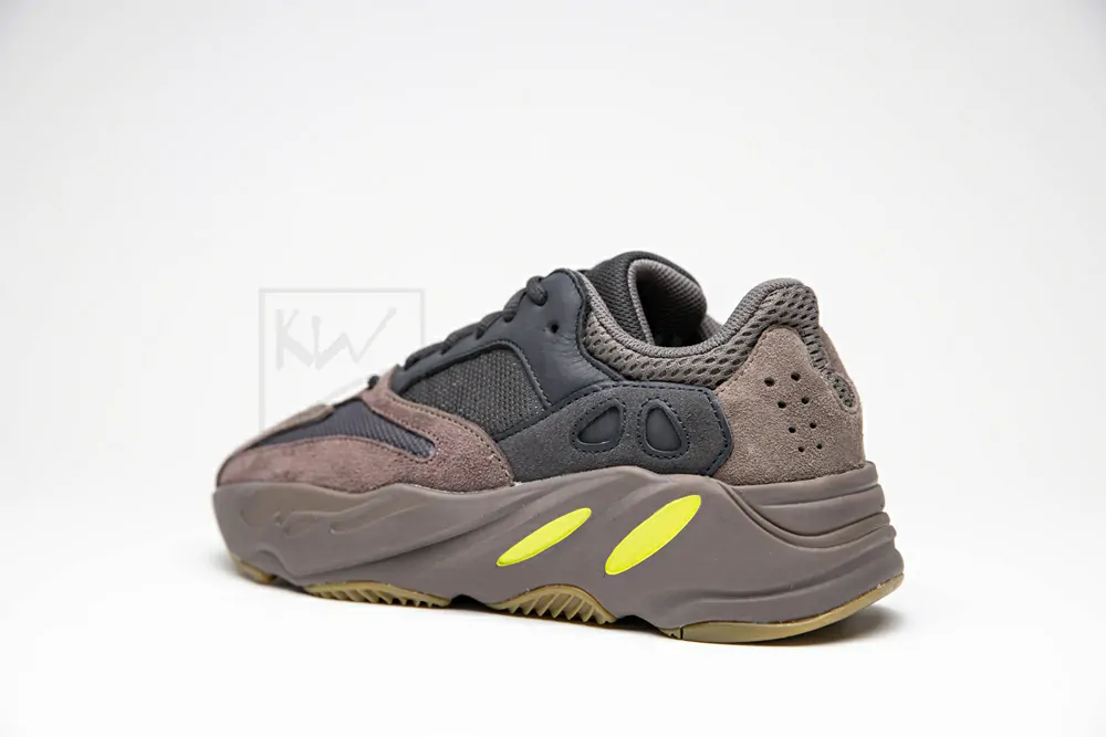 Ad*s yeezy 700 runner mauve godkiller ee9614