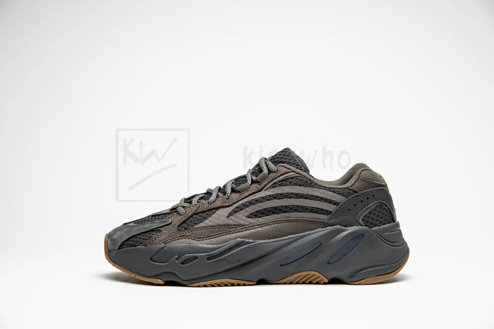 yeezy boost 700 v2 