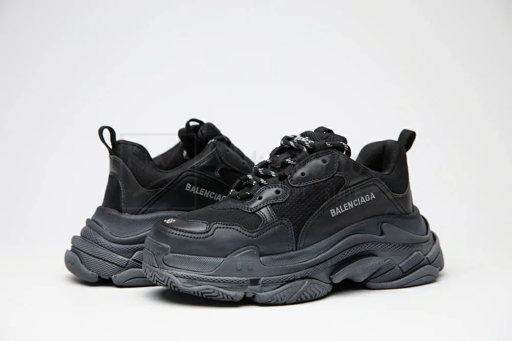 balenciaga triple s trainer pirate black "godkiller" 534162 w09o1 1000